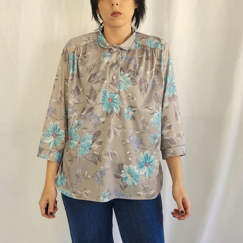70s/80s Gray and Blue Floral Blouse‎
